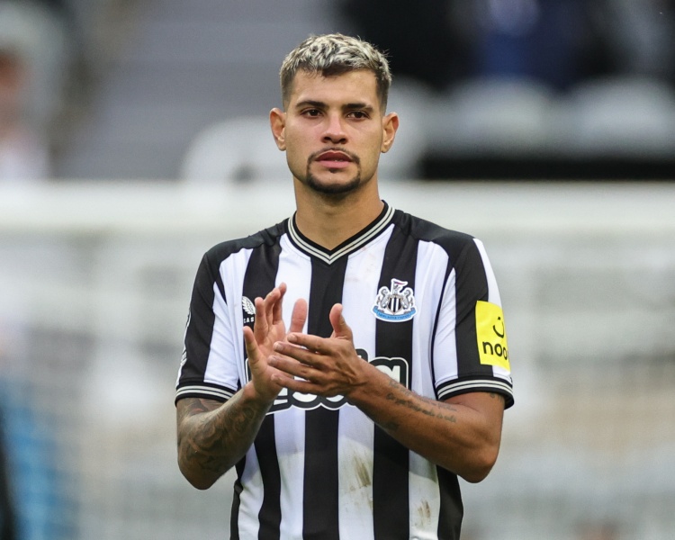 九游娱乐空间-记者：卡塞米罗向曼联推荐吉马良斯，但球队引援策略不会由他决定